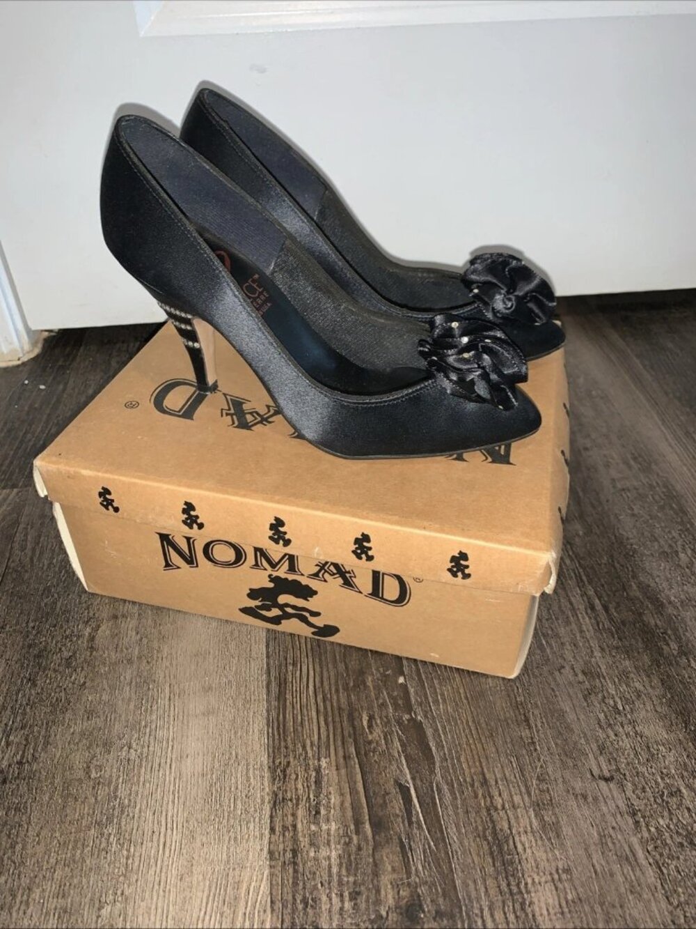 Dolce By Pierre Women’s Size 5.5 Silk Slip on High Heels, Black, Bow